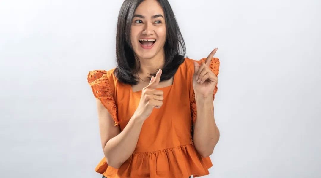 Oranye adalah warna yang cocok untuk kulit gelap