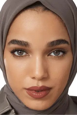 How to Apply Liquid Matte Lipstick model