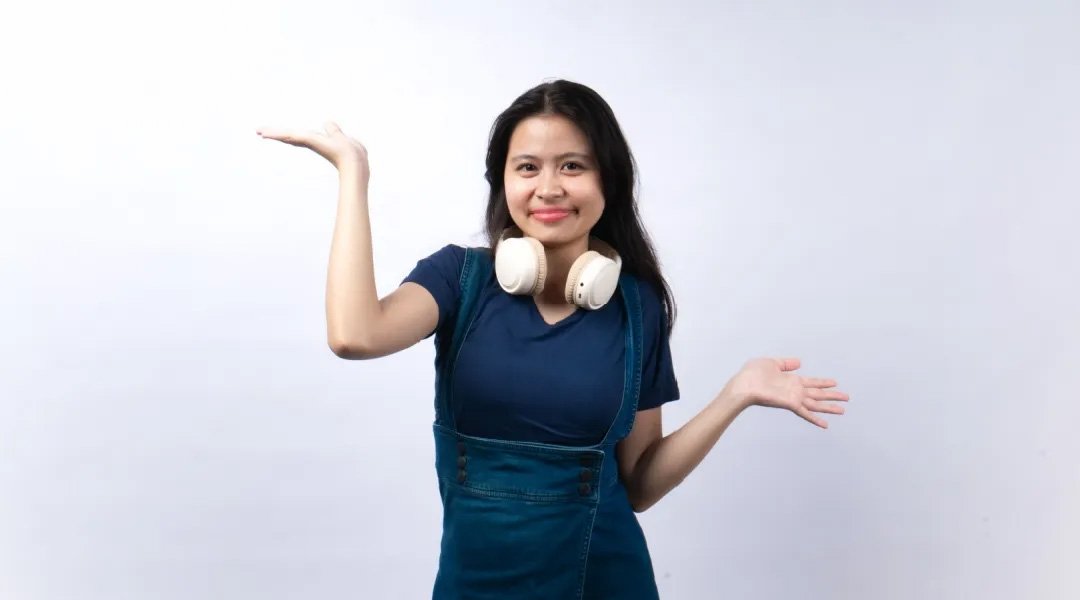 Biru Navy adalah warna yang cocok untuk kulit kuning langsat