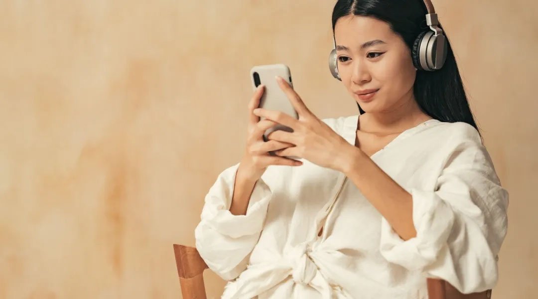 Broken white adalah warna yang cocok untuk kulit kuning langsat