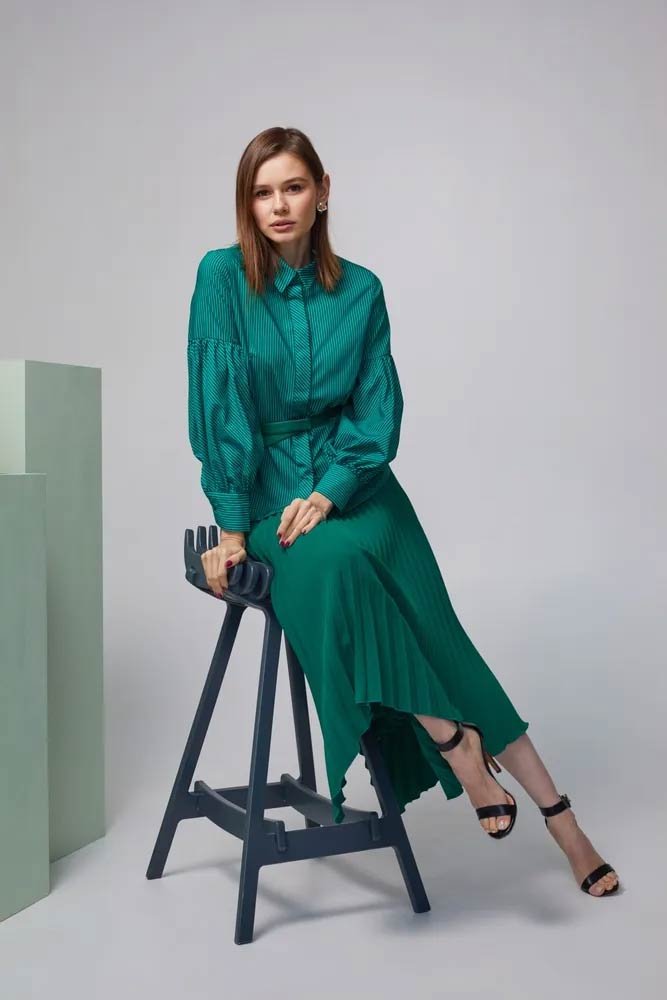 Teal adalah warna yang cocok untuk neutral undertone