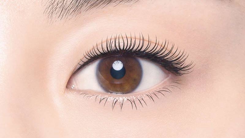 Hypercurl Mascara Applied on Eye