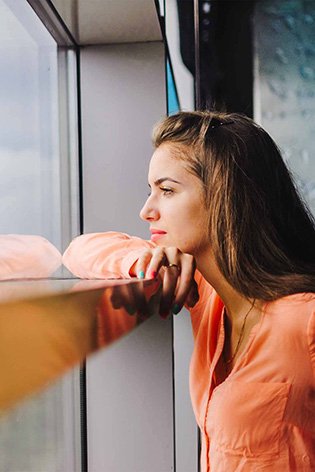 5 Alasan Kenapa Efek Begadang Pada Wanita Sangat Buruk untuk Kulit