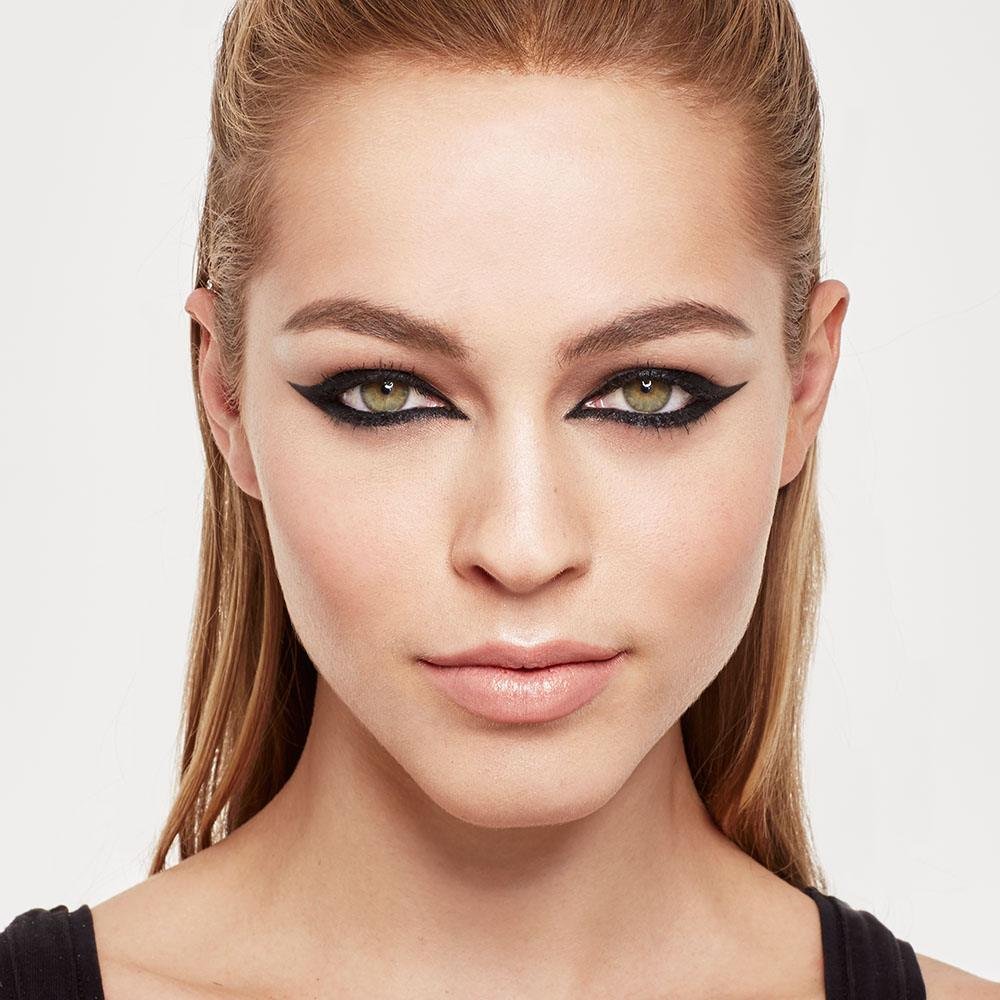 Cara Mengecilkan Bibir dengan Teknik Makeup