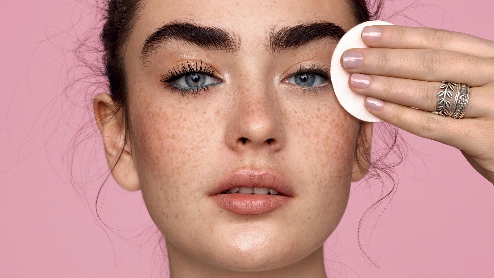 5 Penyebab Bulu Mata Rontok Serta Rekomendasi Cara Mengatasinya