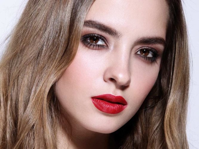 make up wisuda elegant bold