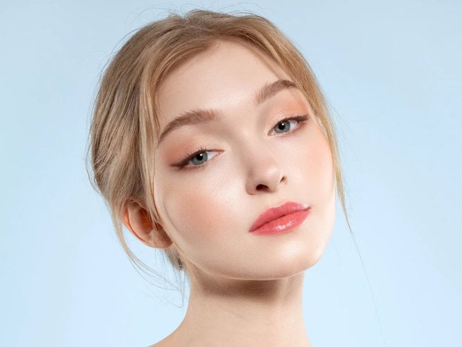 make up wisuda peachy