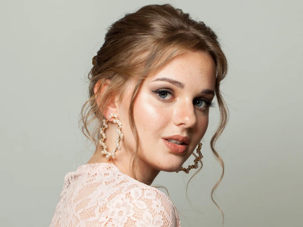 make up wisuda soft glam