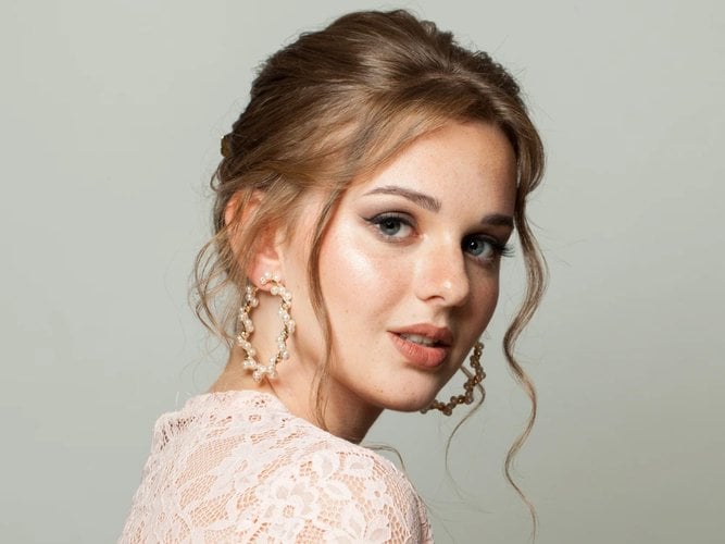 make up wisuda soft glam