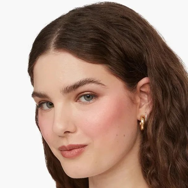 monochrome natural makeup look