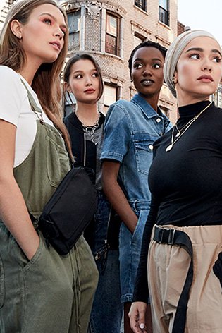 Sekumpulan 4 perempuan di New York