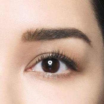Cara Pertegas Makeup Mata Pakai Maskara Alis dengan Hasil Akhir yang Rapi