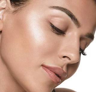 Highlighter Terlihat Lebih Berkilau