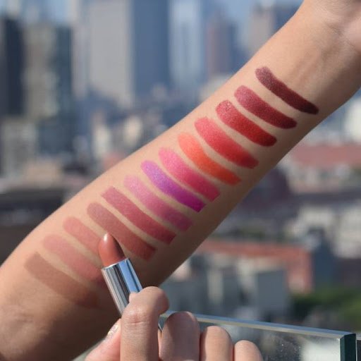 Pilihan Lipstik Melembapkan Yang Tidak Membuat Bibir Kering