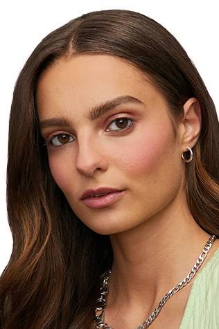 Warna Sage Cocoknya dengan Warna Apa Saja? Cek Semua Makeup look-nya!